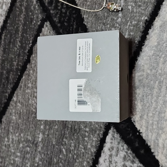 SKULL GLOW-IN-DARK STONE NECKLACE & BUCKET LIST KEEPSAKE BOX - Picture 10 of 14